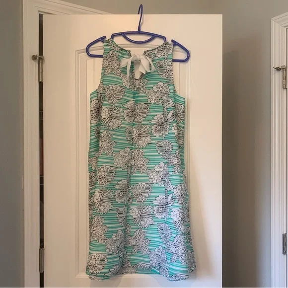 Crown & Ivy Floral Green, White, & Navy Dress - Picture 5 of 9